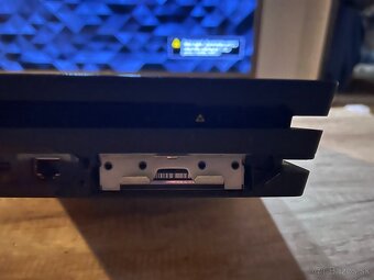 PS4 PRO 1TB Jet black - 3