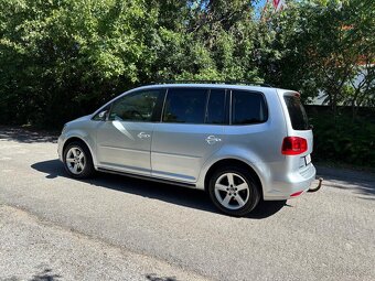 Volkswagen Touran 2.0 TDI Highline DSG - 3
