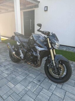 Suzuki gsr 750 - 3