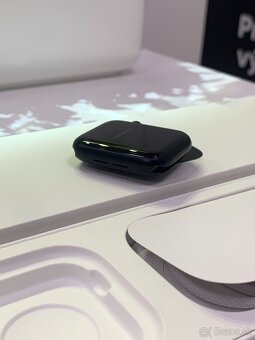 Apple Watch SE (3. generácia) 44 mm – dobrý stav - 3