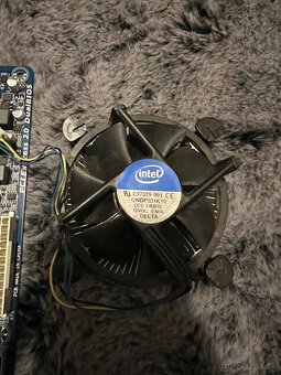 Predám Zakladnu dosku Gigabyte GA-H61M-DS2 DVI + doplnky‼️ - 3