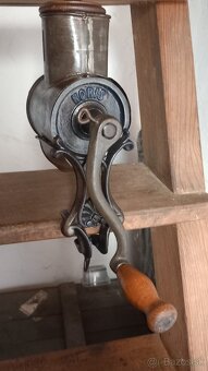 Starožitný liatinový mlynček - 3