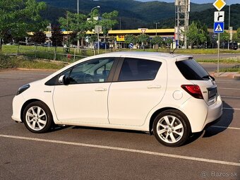 Toyota Yaris Hybrid Automat Benzín - 3