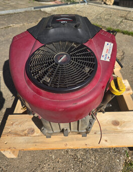 Štvrortaktný dvojvalcový motor BRIGGS&STRATTON - 3