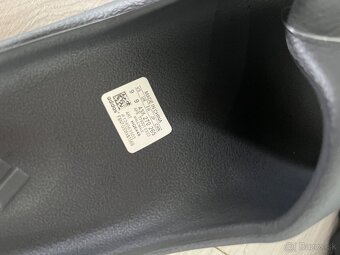 Yeezy slides - 3