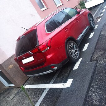 Mitsubishi Outlander 4x4 2.2DID 7-miestne - 3