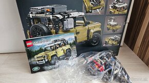LEGO 42210 Land Rover Defender - 3