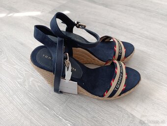 Nové sandále TOMMY HILFIGER v-eľ. 41 - 3