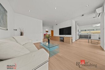 Predaj: Priestranný 3 izbový byt Nové Mesto, Stromová ulica - 3