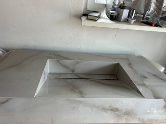 Umývadlo z dlažby- ručná práca, bahamový mramor - 3