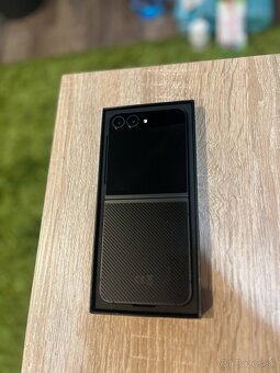 Samsung Galaxy Z Flip 6 256 / 12GB - 3