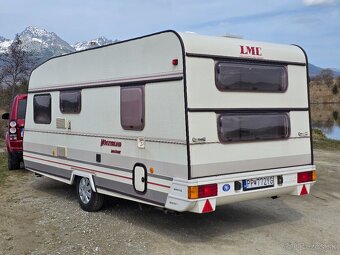 Karavan LMC 490 - predstan s bokami - 3