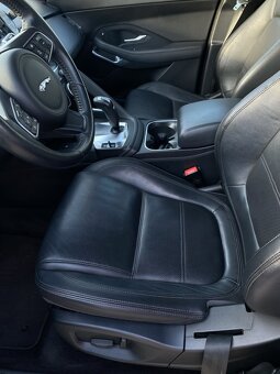 Jaguár E- Pace - 3