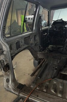 Mitsubushi Pajero 2 - 3