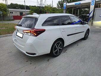 Toyota Auris 1.6 Valvematic Executive A/T 2017 Aj na splátky - 3