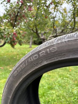 Predám zimné 235 40 r19 - 3