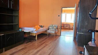 ZNÍŽENÁ CENA  Predám 3 izbový byt s veľkou jedálňou a gará - 3