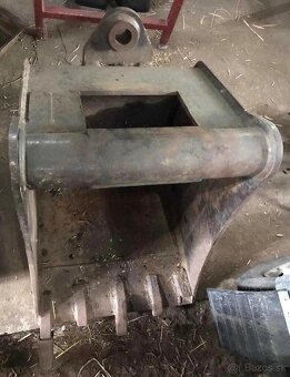 Lyžica na rýpadlo-nakladač ako nová, rýchloupínacia súprava - 3