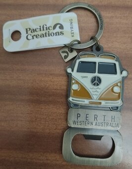 Rôzne kľúčenky, 4 kusy, nové, nerozbalené, nepoužívané - 3