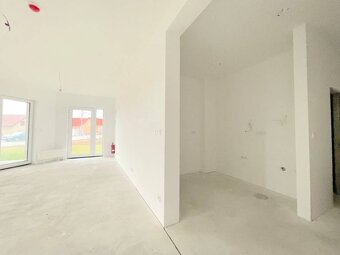 NA PREDAJ 1,5-IZBOVY APARTMÁN S TERASOU, STUPAVA. - 3