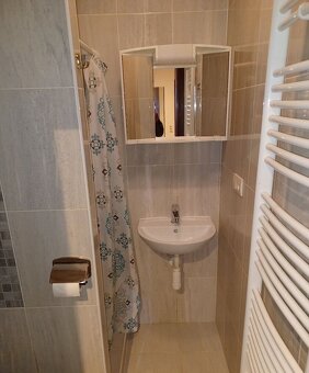 Na prenájom 2 izbový čiastočne zariadený byt v RD, Piešťany - 3