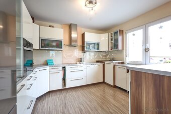 5 izbový nízkoenergetický rodinný dom s krásnou záhradou - 3