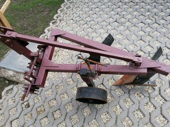 predám pluh,riadkovač a konzolu na malotraktor - 3