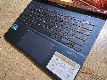 Dotykovy Asus Zenbook 14 OLED so 16 gb ram i7 procesorom a 5 - 3