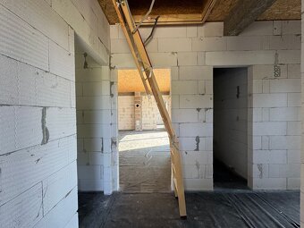 BENIAKOVCE - TEHLOVÝ 4 IZBOVÝ PEKNÝ RD 107 M2 S TERASOU, HRU - 3