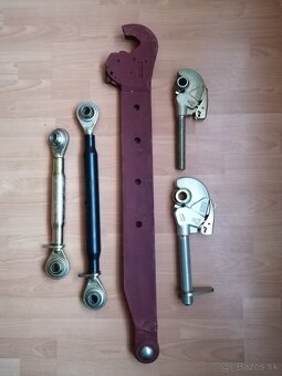 Predám hák, rýchloupinák do ramien hydrauliky, trojbodu, cbm - 3