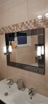 PREDÁM KÚPEĽNOVÚ SKRINKU+ZRKADLO. - 3