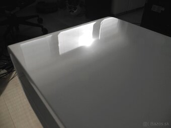 Dizajnový biely lakovaný konferenčný/TV stolík. - 3