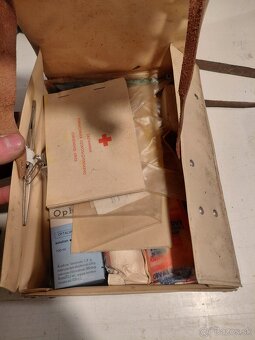 Stara lekárnička aj s obsahom - 3