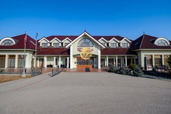 Na PREDAJ novostavba Hotel s reštauráciou a priestranným par - 3