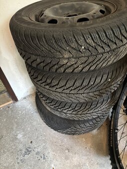 Zimne pneumatiky 185/60 R14 82T, + disky , skoda fabia - 3