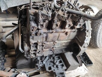 Predám motor Perkins z Manitou - 3