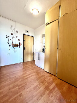 Reality KOMPLEX s.r.o. ponúka na PREDAJ 1 izbový byt v Komár - 3