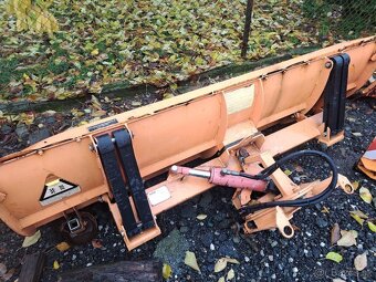 Multicar  Čelní otočná sněhová radlica 2m. - 3