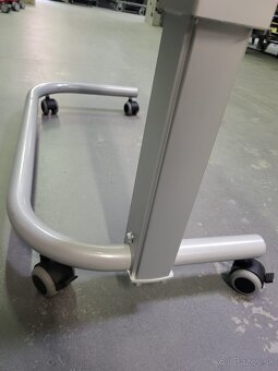 Ošetrovateľský stolík - 3