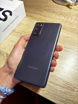 Samsung Galaxy S20 FE - 3