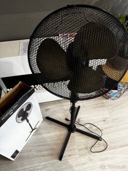 Stojanový ventilátor - čierny - 3