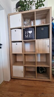 Drevený regál, vitrina - 3