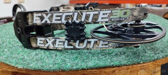 Nový kladkový luk BEAR EXECUTE 30. Verze 45-60 Lbs Skladem - 3