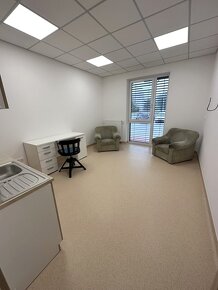 PRÍZEMIE – Obchodný priestor (ambulancia, kancelárie) 87 m2 - 3