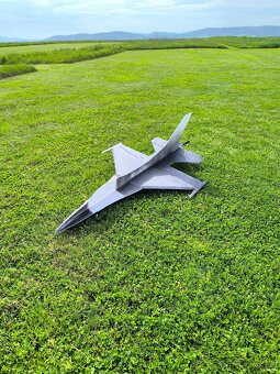 Predám RC stíhačku F-16 - 3