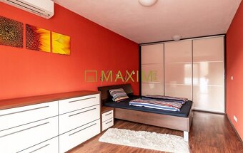 PREDAJ - zariadený 2- izbový byt s veľkým balkónom na ulici - 3