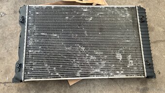 Chladič vody Audi A4 8e0121251L s automatom - 3