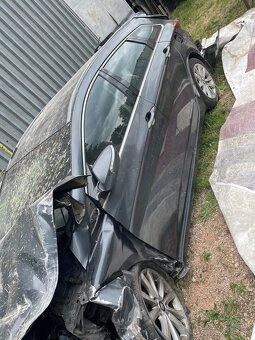 Hyundai i 40 , havarované - 3