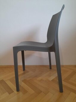 Stohovateľné stoličky - 3