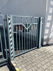 Oceľová dvojkrídlová brána s bránkou - 3